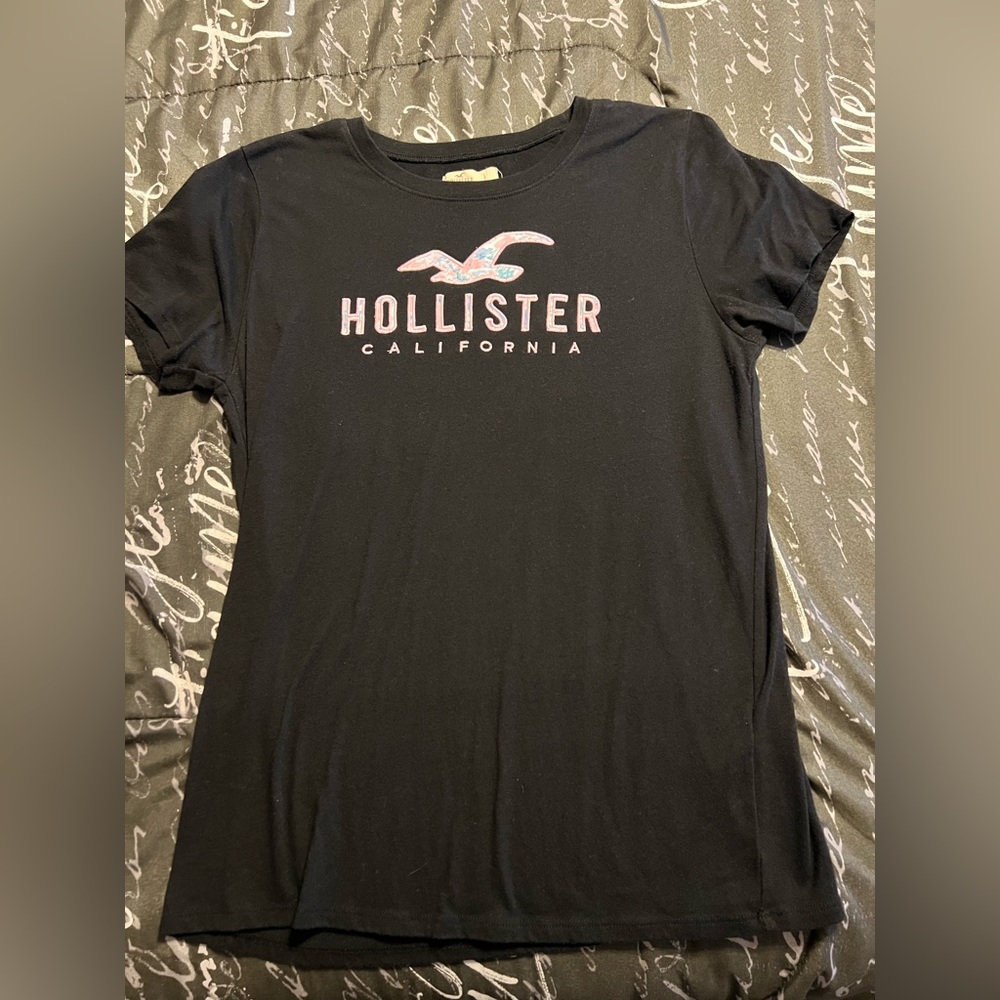 Women’s Hollister Tee